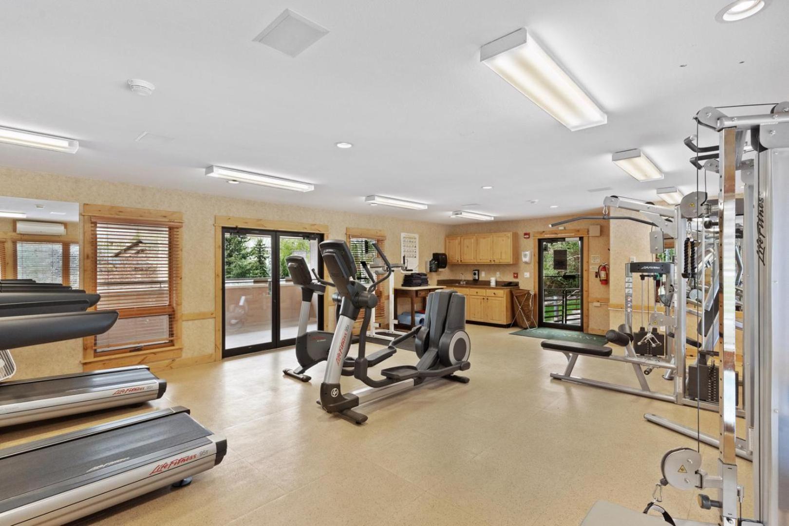 #1012 - Walk To Ski, Newly Remodeled Mountain View Condo With Pool Steamboat Springs Kültér fotó