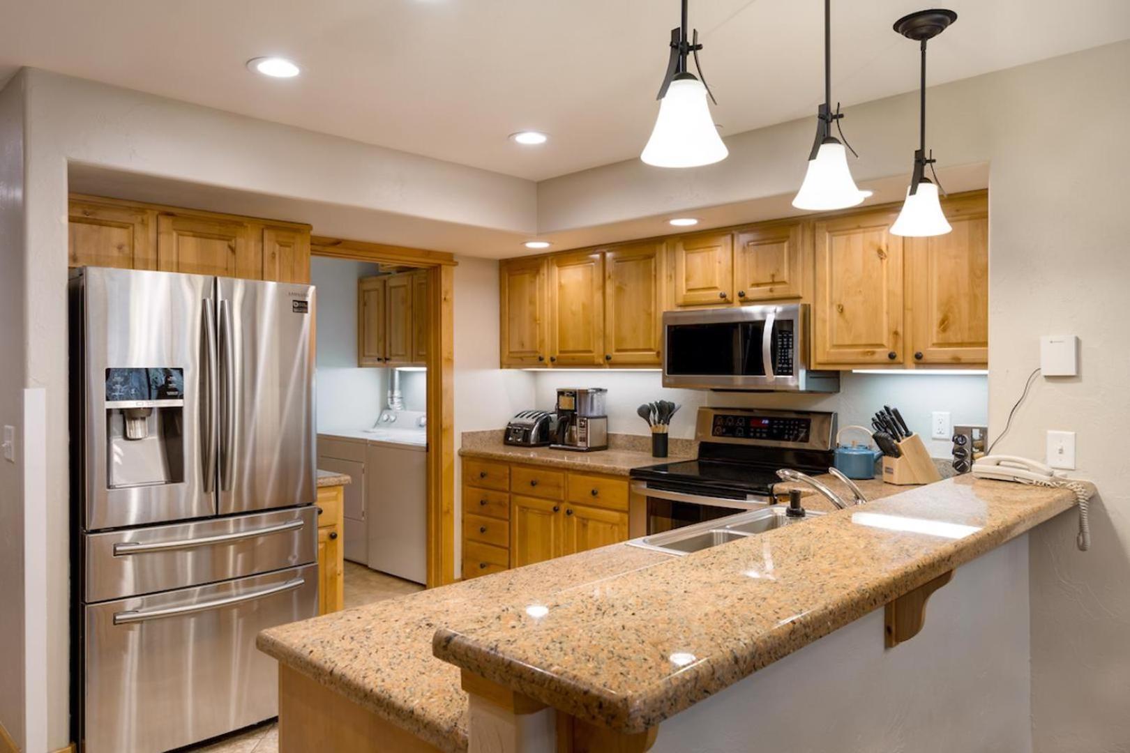 #1012 - Walk To Ski, Newly Remodeled Mountain View Condo With Pool Steamboat Springs Kültér fotó