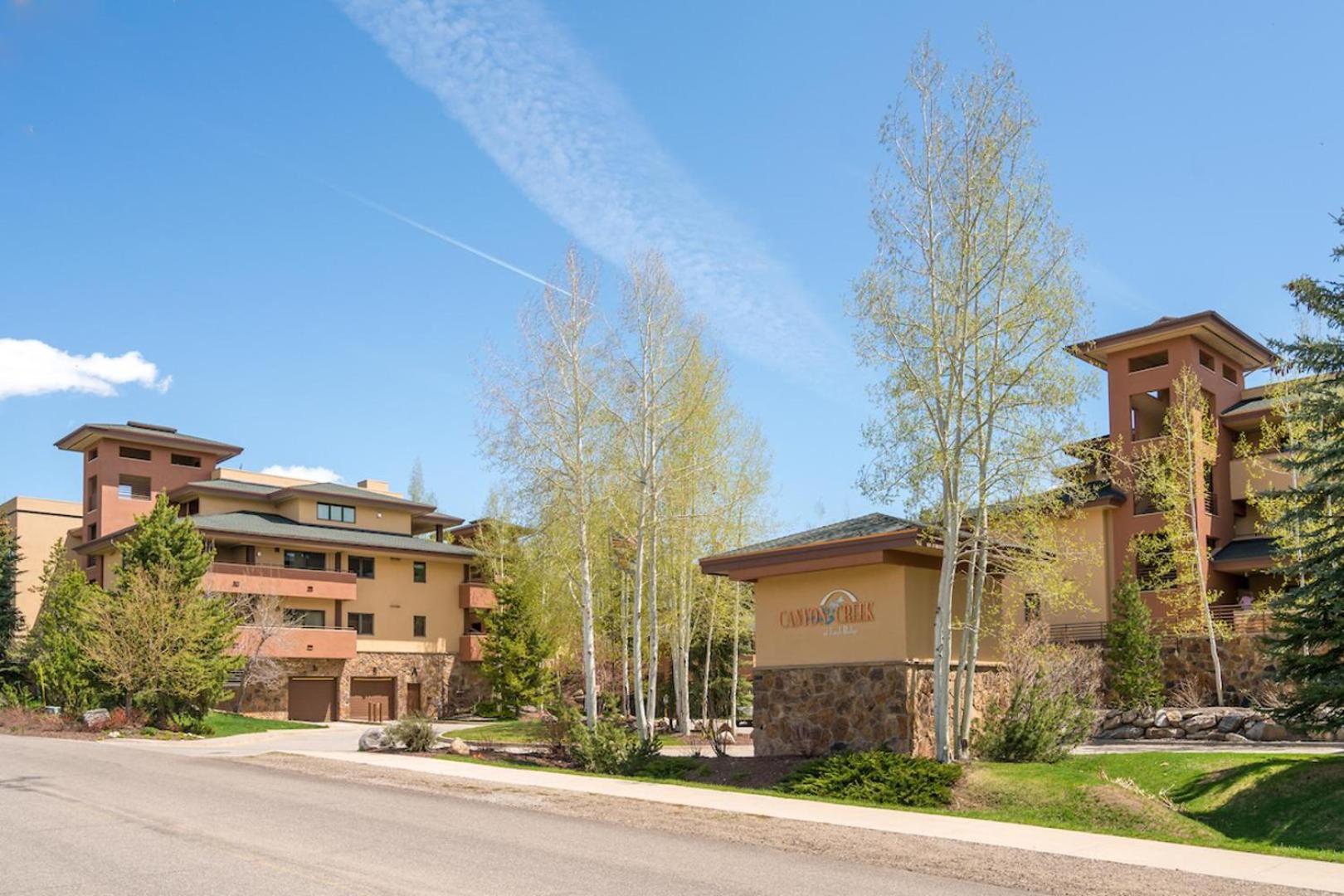 #1012 - Walk To Ski, Newly Remodeled Mountain View Condo With Pool Steamboat Springs Kültér fotó