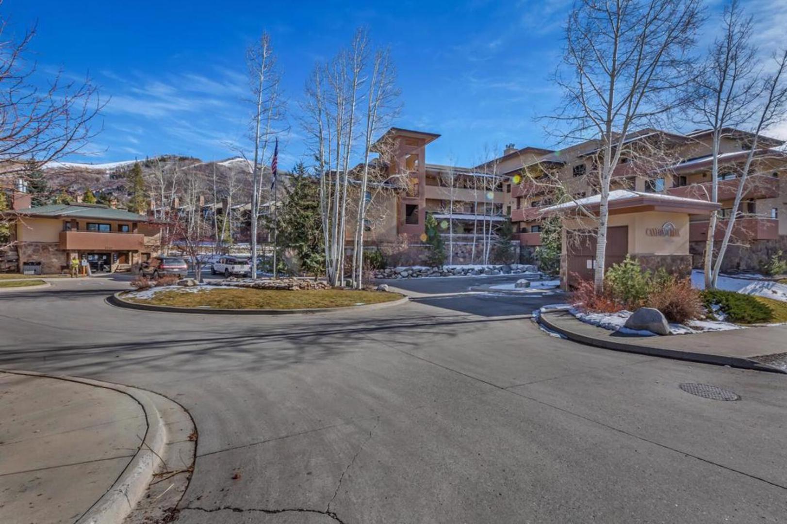 #1012 - Walk To Ski, Newly Remodeled Mountain View Condo With Pool Steamboat Springs Kültér fotó